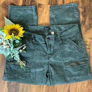 Supplies by Union Bay Norma Camo Crop Pants: Sz 12